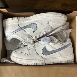 Nike Dunk Low ESS- Womens/Girls
